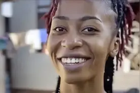 农村媳妇菲利丝：妈妈陪拉乌分娩首公开，温馨幸福，网友：真好图片