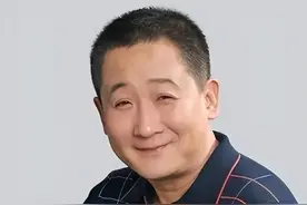 从京圈浪子家族耻辱，到替兄还债百万，66岁的梁天终于功成身退图片