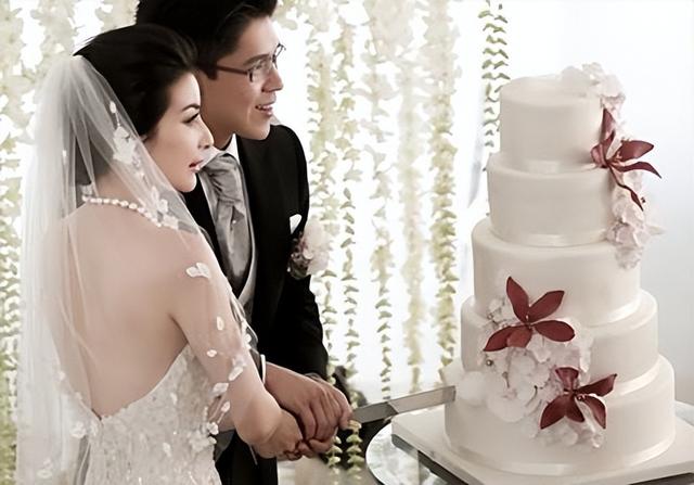 霍启仁举行婚礼，大嫂郭晶晶缺席	，让人讨厌的事情发生了