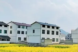 老百姓要讲奉献，不能钻钱眼儿里图片