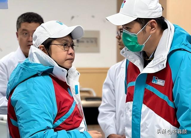 被实名举报过的韩红，终于明白她终身不嫁的原因