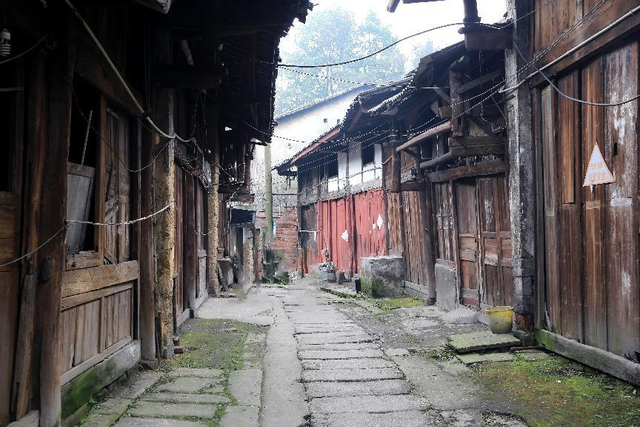 小布丁·早安丨地名里的重庆：山水蕴玉龙，湖韵醉人间