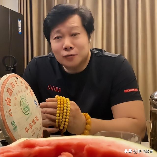 北京肖哥突发去世	，年仅45岁，家里原石成堆开大奔，十几套房出租