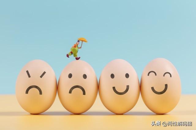 两性关系：一个男人爱不爱你给他发三个字就行没钱了想你了生病了