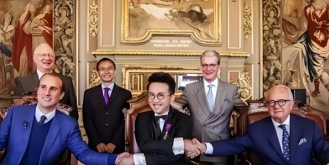 出轨、背刺亲家，被赶出豪门，靠当“赘婿”爬上巅峰的他现状如何