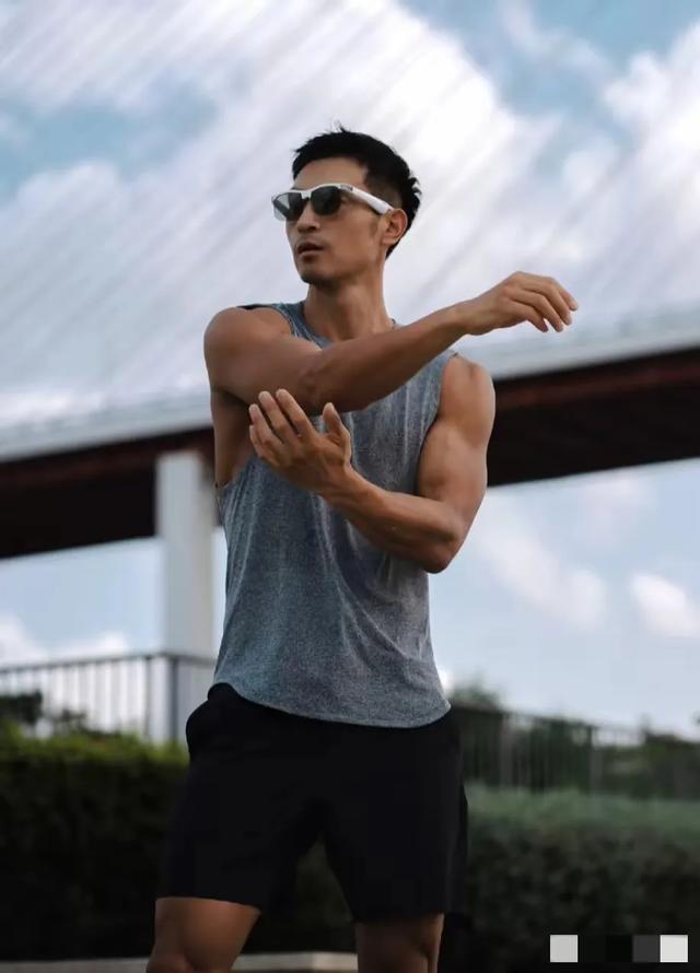 看了刘强东，再看雷军才知道：运动和不运动的男人，差距多大