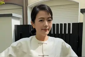 46岁杨乐乐在家养生做操，皮肤下垂显老态 和汪涵住中式庭院好气派图片