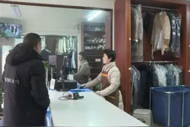 天气转暖干洗店“衣满为患” 衣物取回得等一周图片