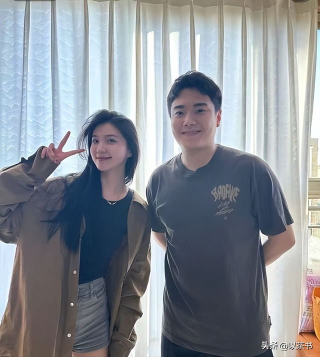 梁靖崑儿子太争气！子承父业获男单冠军奖状拿到手软，他亲自颁奖