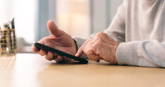 在数字洪流中，修一座堤坝