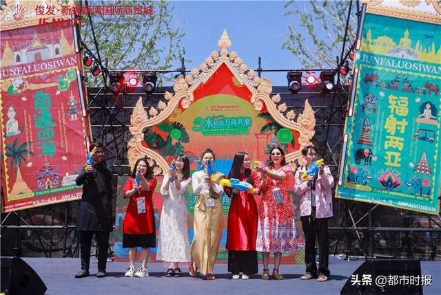 水花与火花共舞！新螺蛳湾泼水节开启“白天+黑夜”狂欢模式