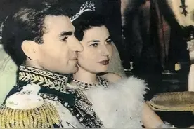 伊朗最美王后：18岁出嫁，国王每天送她珠宝，7年不能生育被流放图片