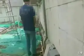 你这是讹人！男子墙角小便，女子撞见要求赔3060元消除心理阴影图片