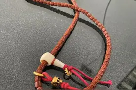 懒人福音！这串百香籽我戴了4年没盘，竟然红透了！图片