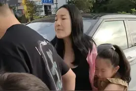 网红杨子钰，被爸爸三石暴力抢夺，孩子哭诉不要打妈妈，现场曝光图片