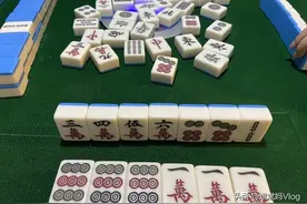揭秘高手打麻将经常赢的秘诀，记住了你也可以做到赢多输少。图片