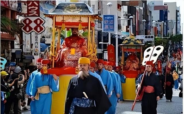 琉球不属于日本！中俄军队包围琉球，韩国紧急避险，高市怕啥来啥