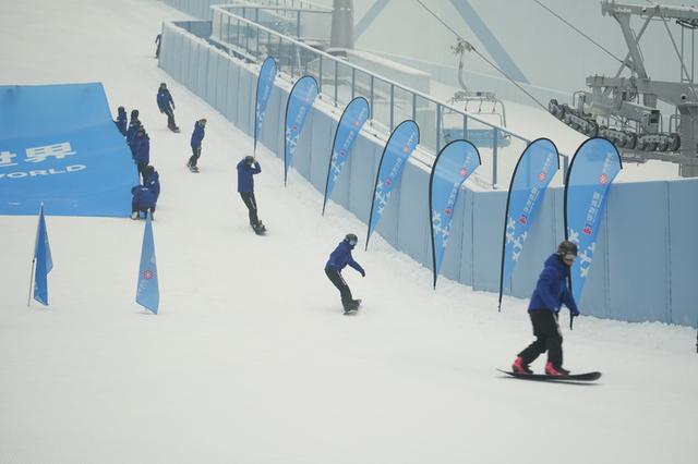 全球最大室内滑雪场启幕，大湾区迎来“热雪奇迹”