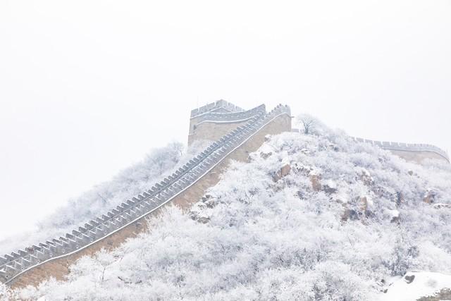 八达岭长城冰封雪飘，尽显长城之壮美