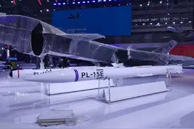 霹雳-15“光杆弹”亮相，五代机载弹量猛增，可在200公里外开火图片