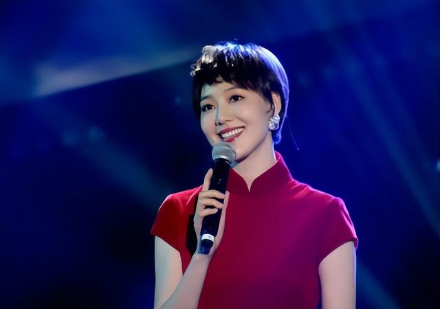 讨好大佬，陪睡上位，遭央视“开除”	，她身上的标签哪个才是真的