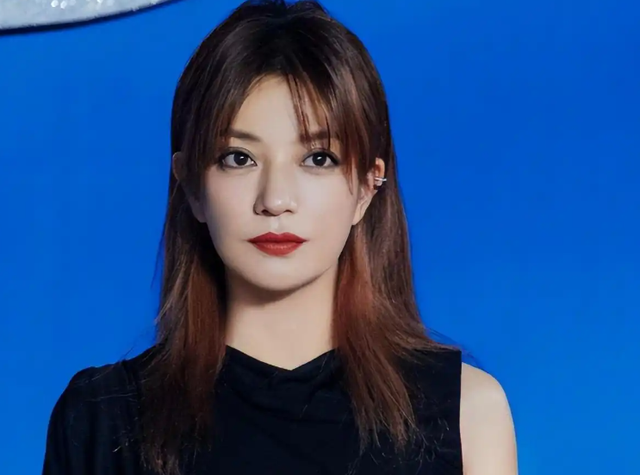 婚姻事业全无，消失4年后，49岁赵薇再曝近况，胃癌传闻真相曝光