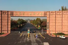 山东本科高校经费排名，2高校超40亿，1所3年翻倍，1高校仅3.3亿图片