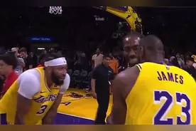 湖人险胜快船！老詹抱伦纳德+哈登，浓眉抱泰伦卢，里弗斯累坏了图片