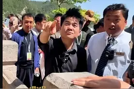 在董宇辉的夸赞声中,龙门石窟的金牌讲师马丁被25万人记住了图片
