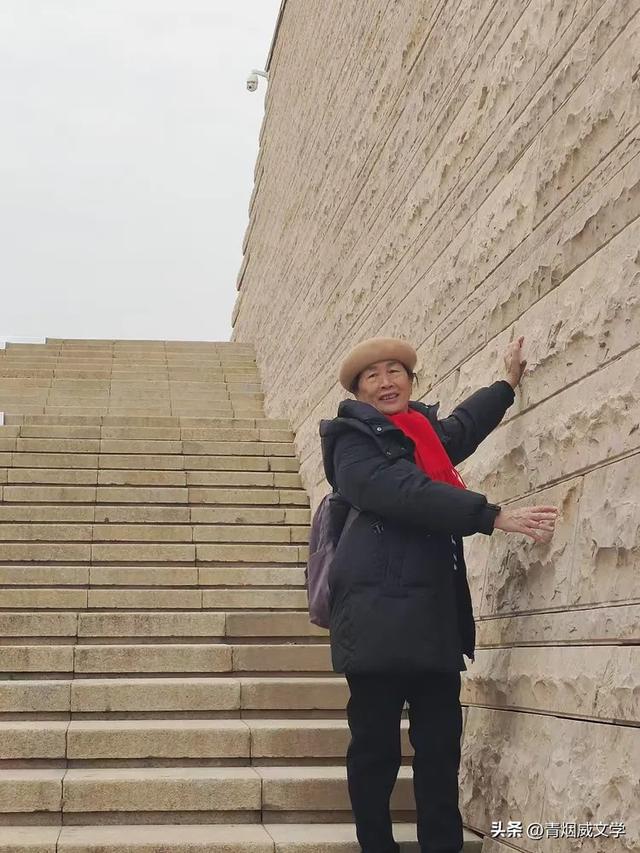 盘龙悠远银杏黄 水中学友情谊长