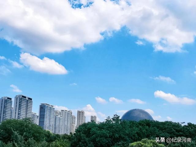 三线城市商丘市中心城区第一个人工湖日月湖堪比杭州西湖商丘分湖