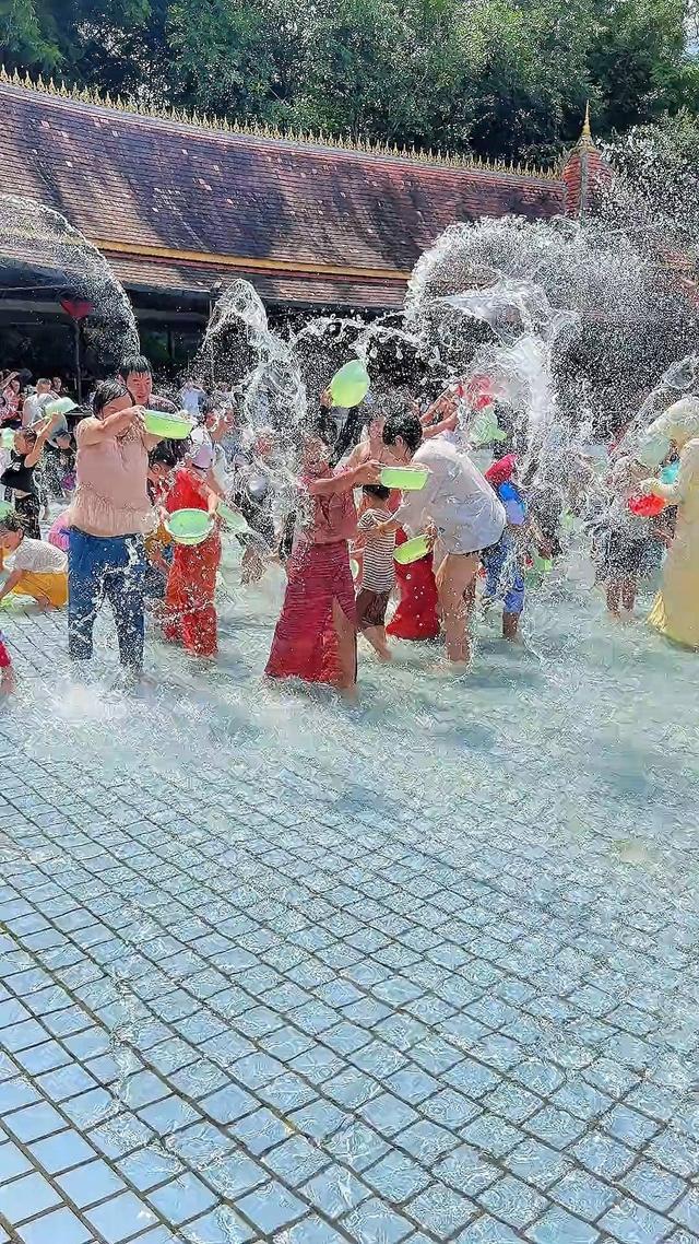 泼水节变流氓节？云南文旅被狠狠抹黑