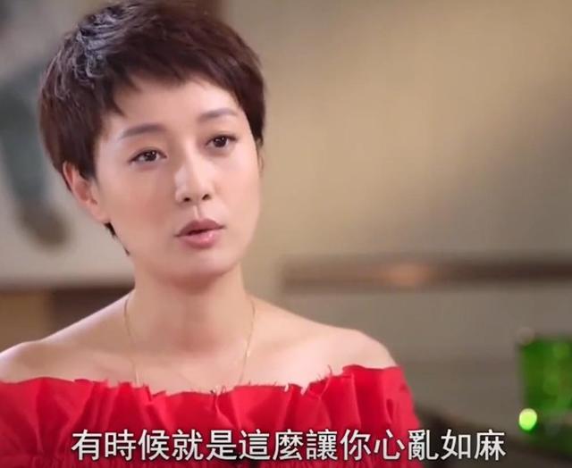 49岁马伊琍没想到，辛苦养大的17岁女儿文君竹，早为亲爹文章争光