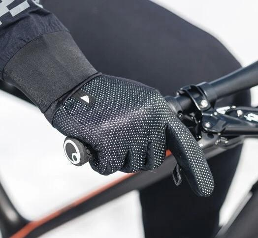 冬季骑行男生专属3层穿搭公式+避坑技巧	，保暖不笨重还显瘦