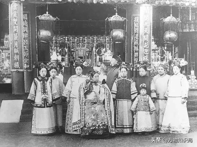 1983年慈禧墓开棺老照片：出土时全身长白毛，牙齿和指甲保存完整