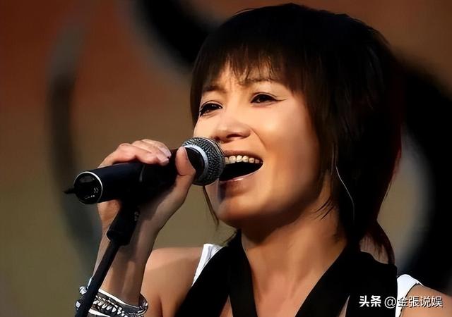 连上5次春晚	，却和恩师同居怀孕被骗流产，如今56岁的她依然单身