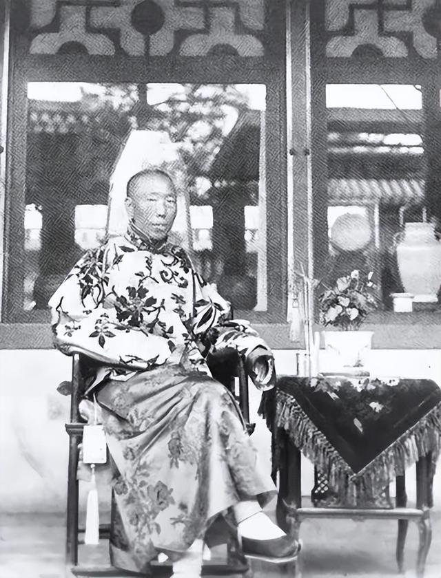 北京挖出大太监李莲英之墓，开棺后，考古人员被吓得浑身发抖