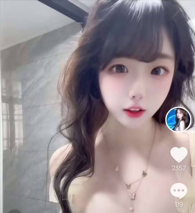 本以为小说里的身材太夸张，结果作者本人就长这样