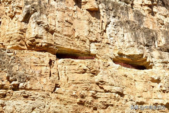 山西宁武石门悬棺：万仞崖龛藏古柩、千年石棺映翠岚