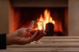 最近很火的喝酒高级文案短句图片