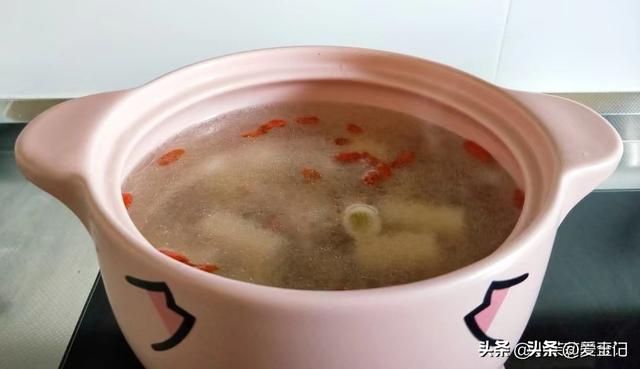 “霜降3不吃，吃了冬难安”，10月23日霜降，3不吃指啥？别大意