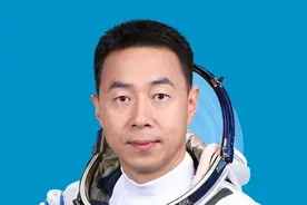 航天英雄蔡旭哲二度飞天！他出身农村，与妻子是高中同学图片