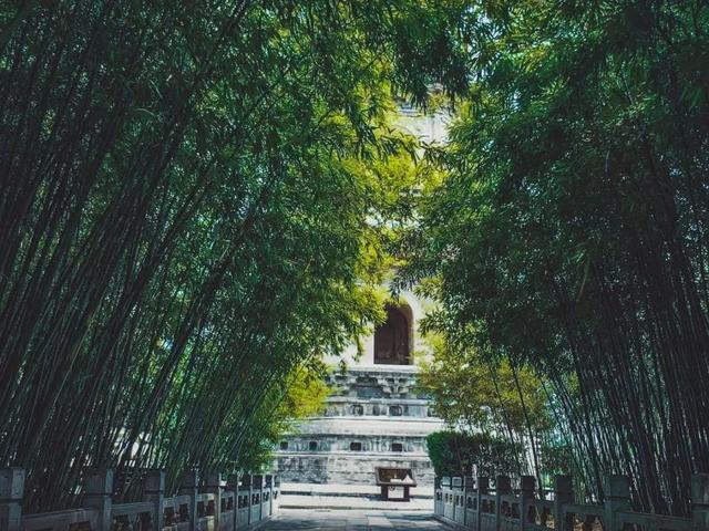 如果夏天有颜色，那么房山是_______