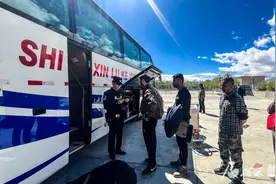 中巴跨境游走俏 红其拉甫口岸出入境旅客持续攀升图片