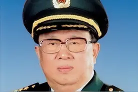 钱国梁：88年少将，95年中将，02年上将，原沈阳军区司令员图片
