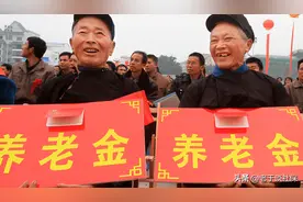 农民朋友每年交1000元养老保险，交够15年，60岁后每月领多少钱？图片