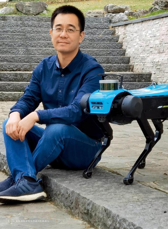 探月先锋机器狗领跑！中国智能四足机器人，领跑月球基地梦想蓝图