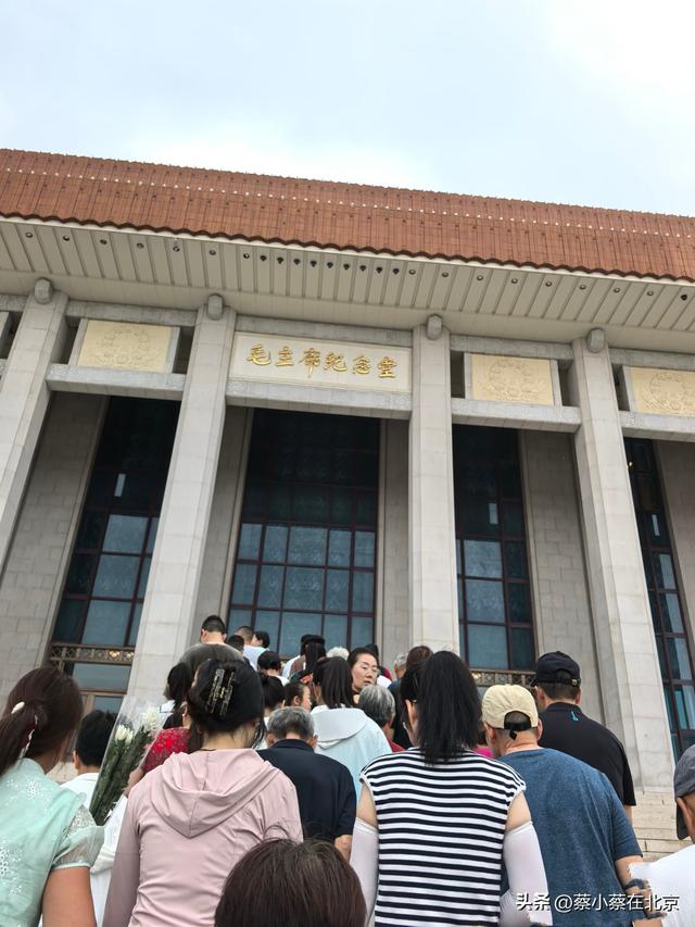 2025年7月27日，北京毛主席纪念堂发生的真实场景，排队长人超多