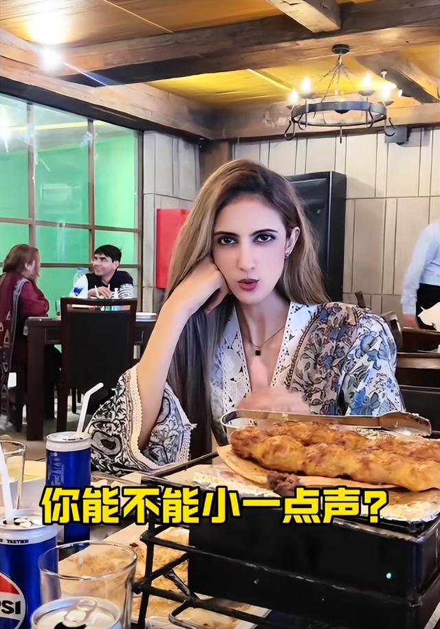 东北小伙被印度高种姓女友看上，老丈人赠千万别墅，他不满要回国