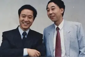 75岁牛群近况曝光，白发秃顶很心酸，裸捐之后晚年凄苦，妻离子散图片